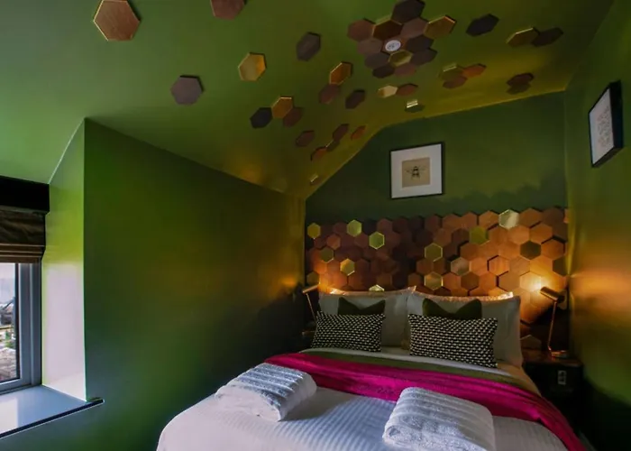 Cosy Cottage, Central Ludlow, Free Parking, Boutique Hotel Style