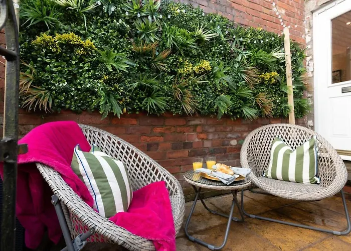 Cosy Cottage, Central Ludlow, Free Parking, Boutique Hotel Style